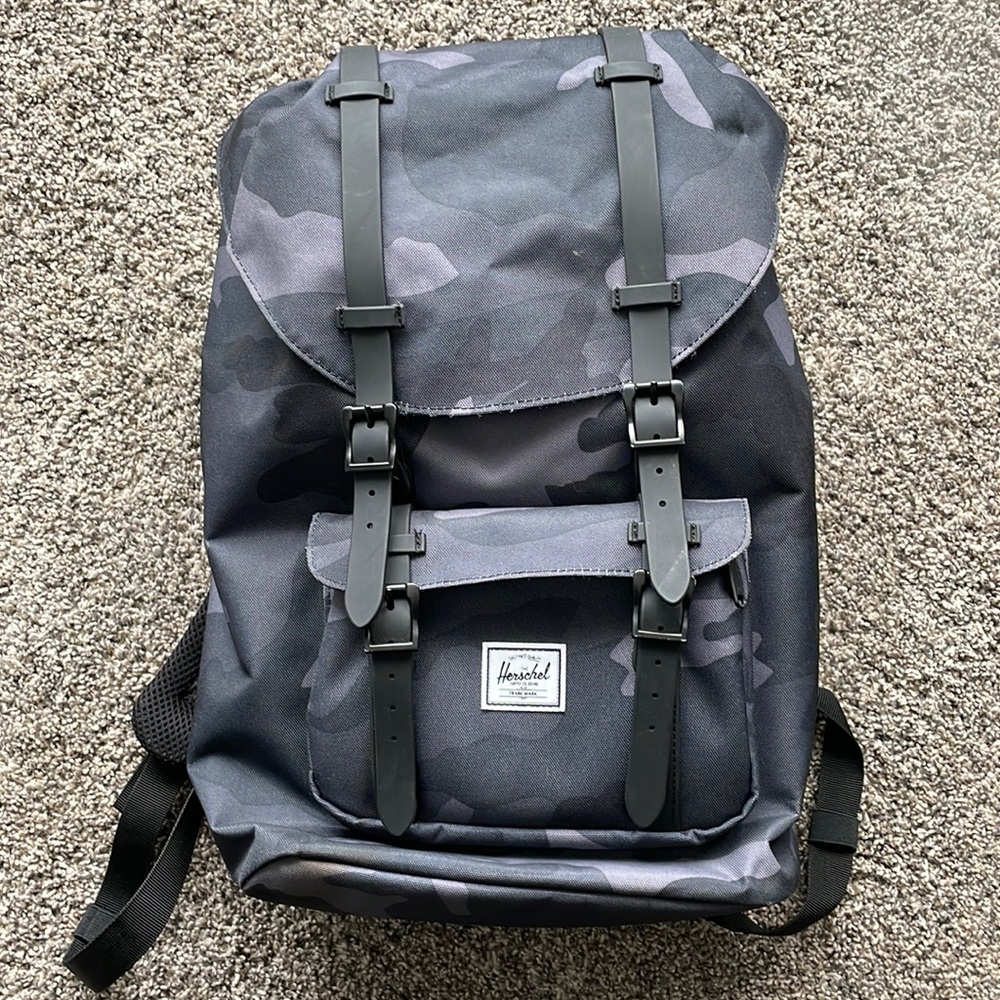 Herschel camo backpack